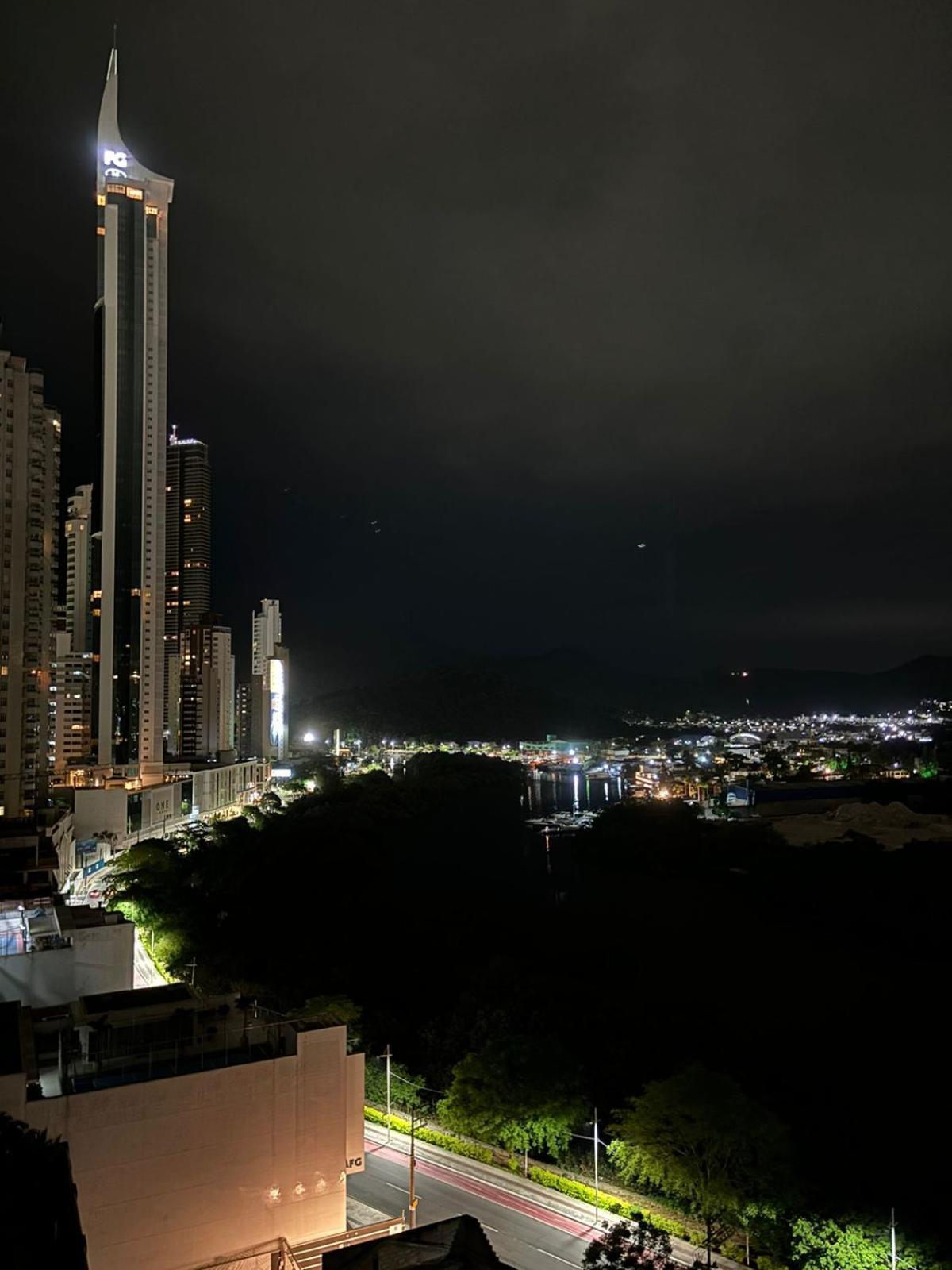 Quadra Mar, 1 Dos Quartos Com Ar-condicionado , Barra Sul Apartamento *